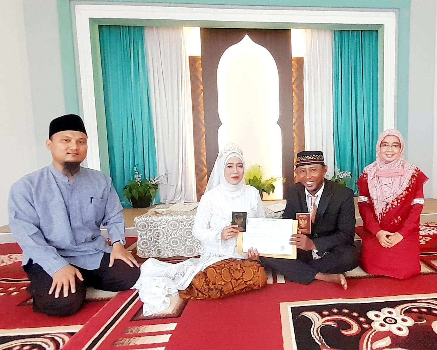 Pelangi Pasutri dari Desa Cupat didampingi olsh Kepala KUA Kec Parittiga Hari Jum'at Tanggal 8 Desember 2023