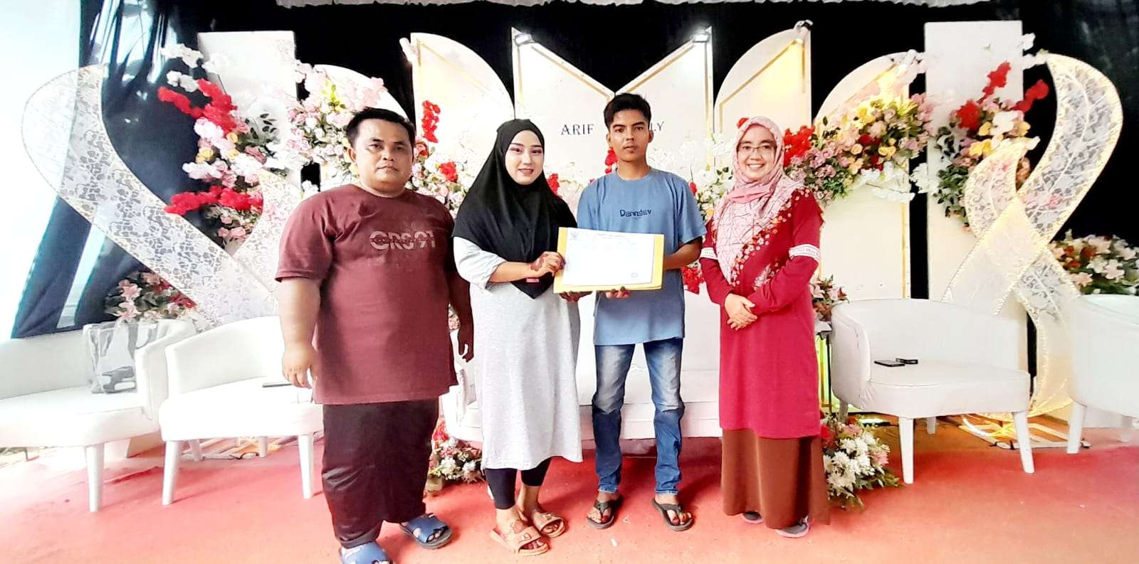 Pelangi Pasutri Dari Desa Semulut didampingi Kaur Pelayanan Umum Pemdes Semulut Parittiga Hari Jum'at Tanggal 8 Desember 2023